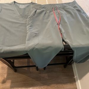 Grey figs 2xl scrub set